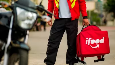 Motoboy fazendo entrega Ifood