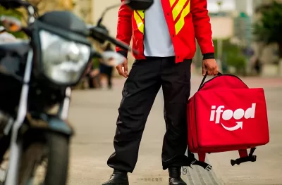 Motoboy fazendo entrega Ifood