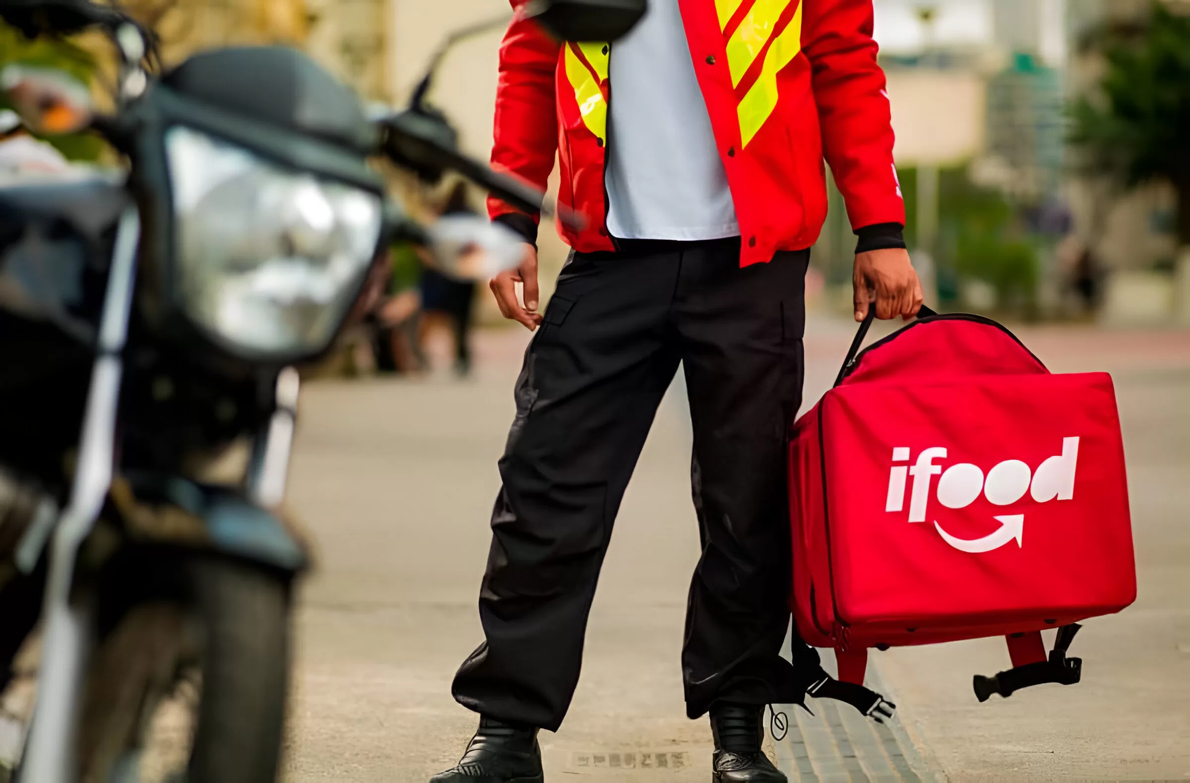 Motoboy fazendo entrega Ifood