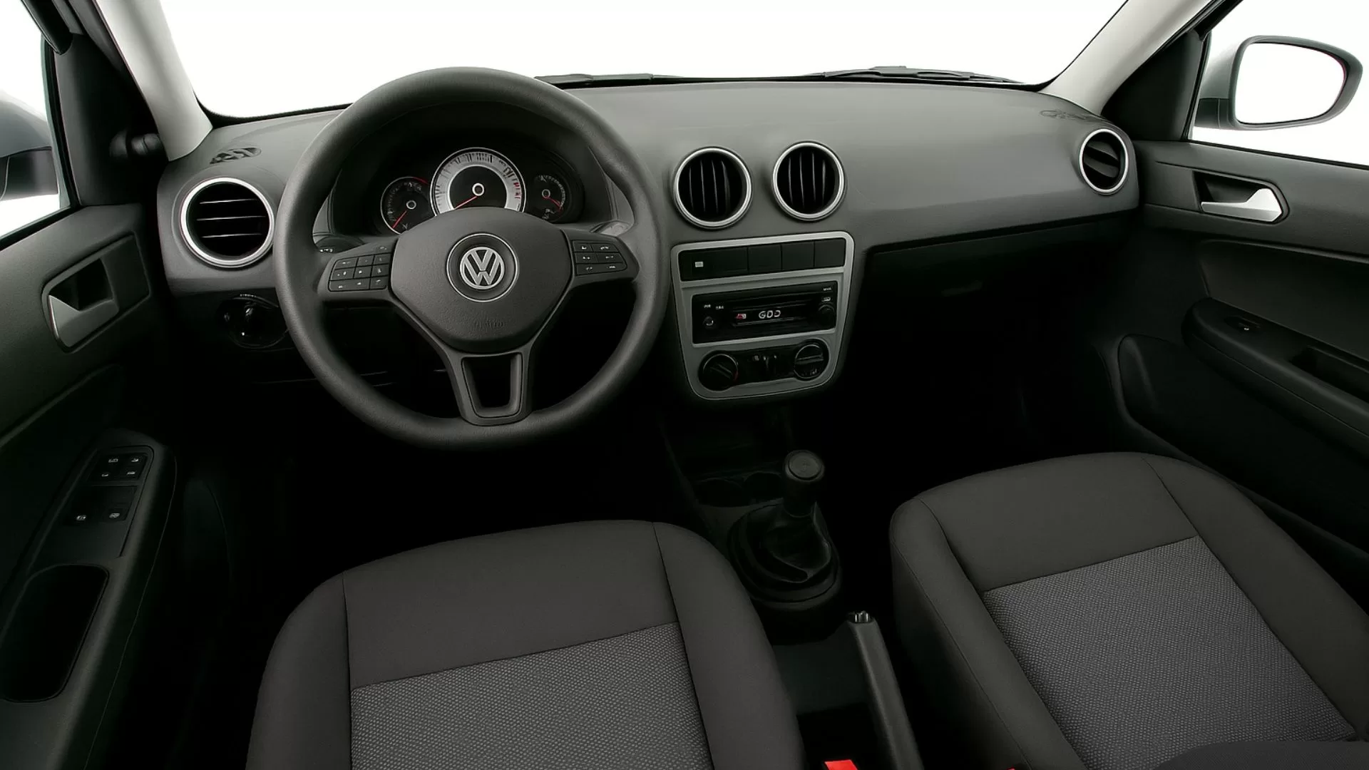 Volkswagen Voyage G4: O Sedã dos Anos 2000 que Nunca Existiu