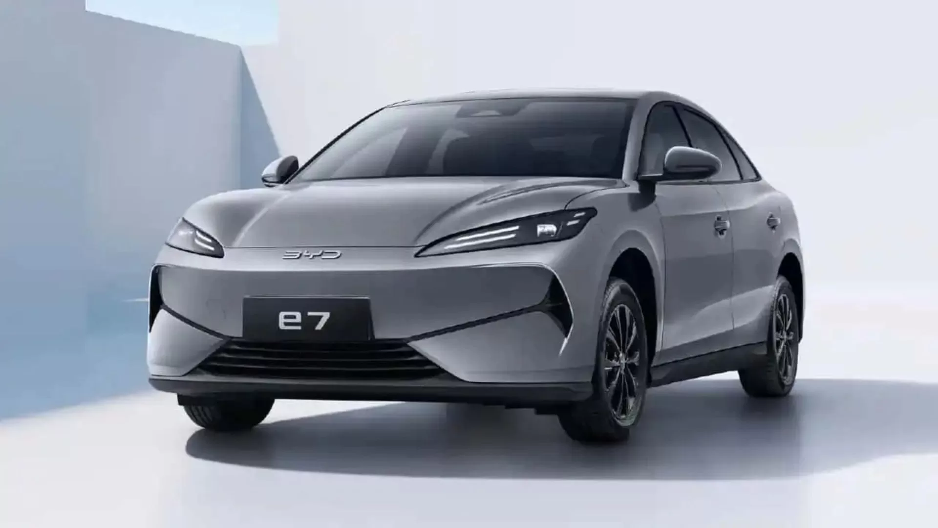 BYD e7