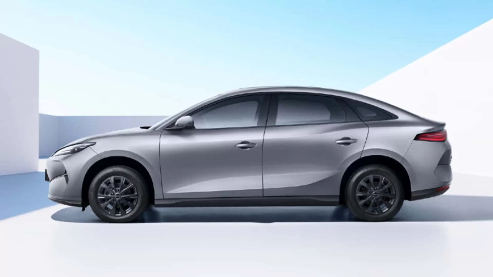 BYD e7