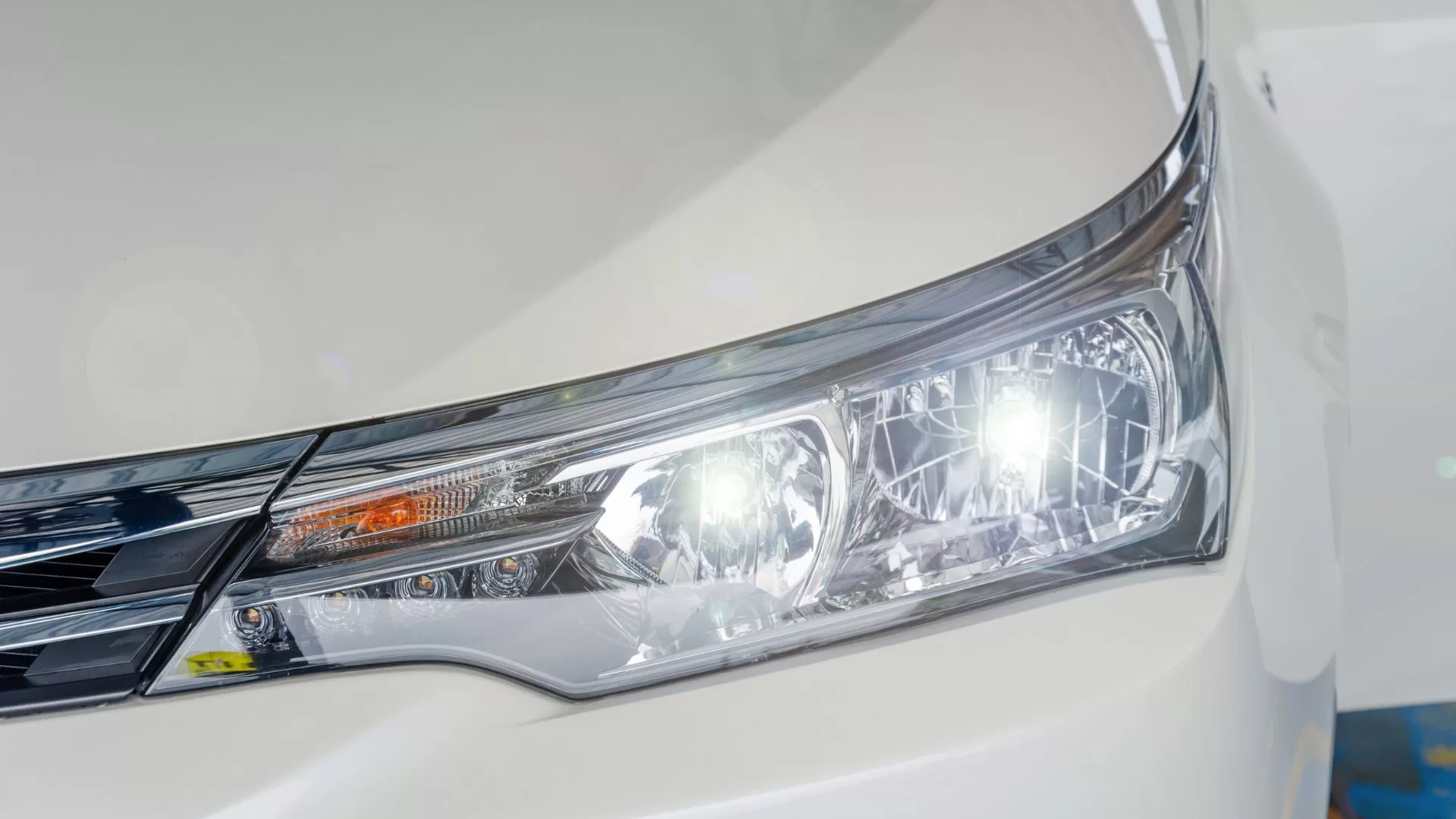 Farol de LED em carro antigo pode ser liberado por novo projeto de lei Farol de LED