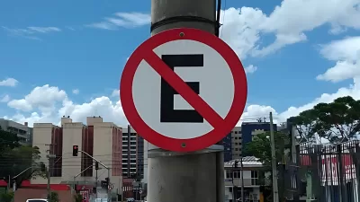 Multa por Estacionar em Local Proibido