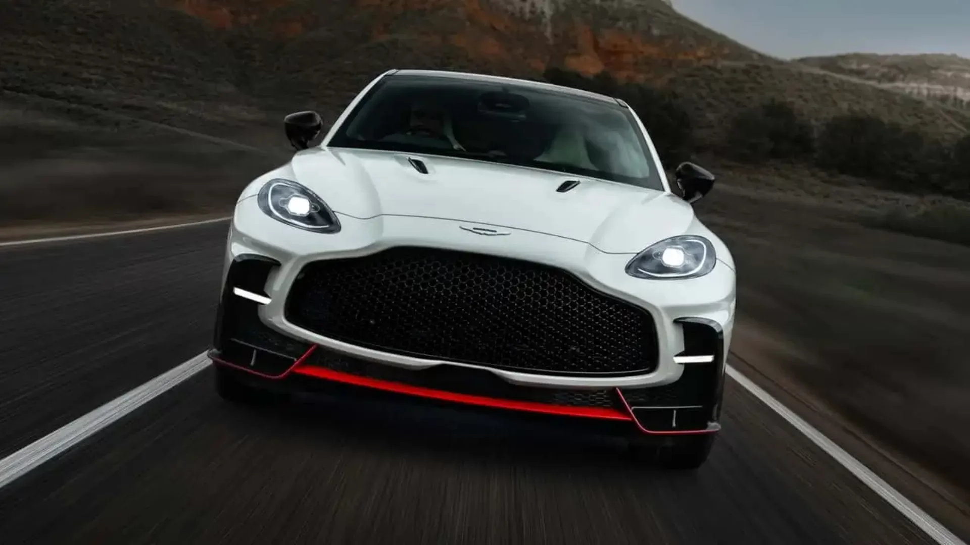 Aston Martin DBX S estreia com 727 cv e promete bater de frente com a Ferrari Aston Martin DBX S