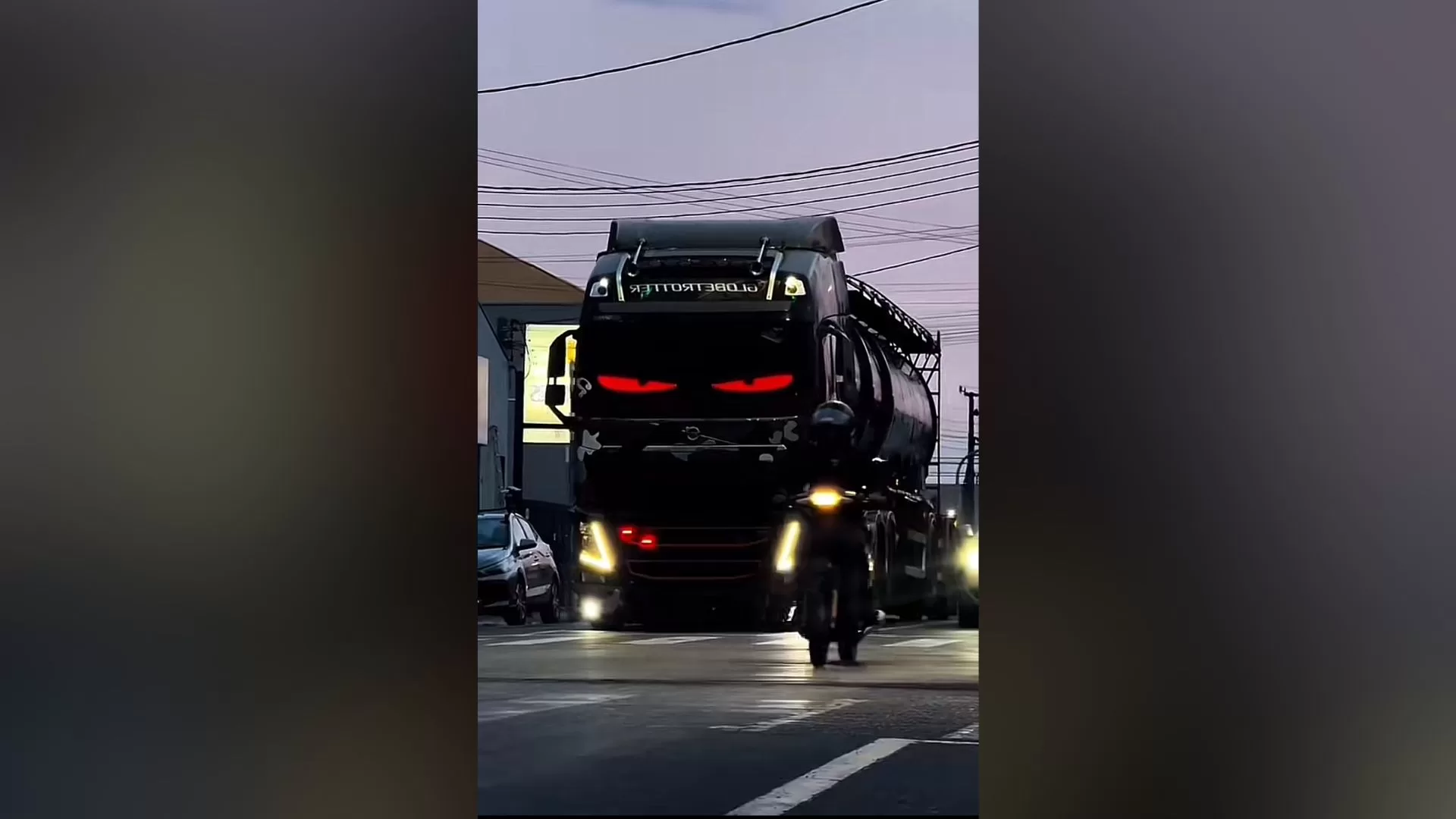 Painéis de LED (Olhos LEDs) em caminhões: moda proibida no Brasil Painéis de LED (Olhos LEDs) em caminhões