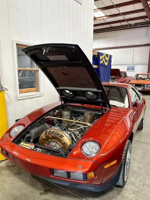 Porsche 928 com motor de Boeing