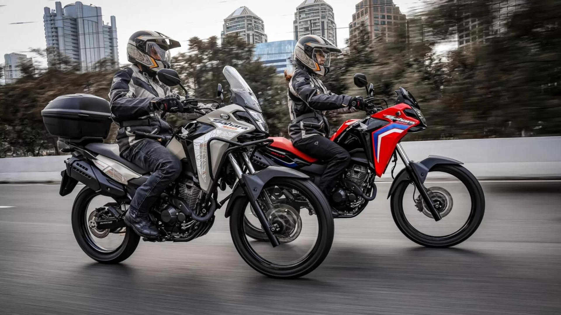 Honda XRE 300 Sahara 2026 chega com novas cores e visual ainda mais marcante