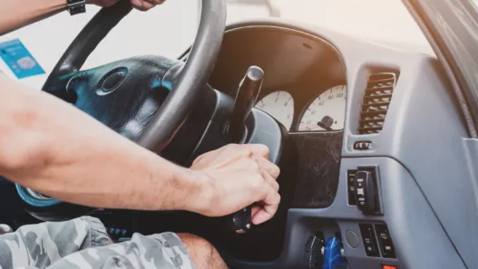 Carro ruim pra pegar com álcool de manhã